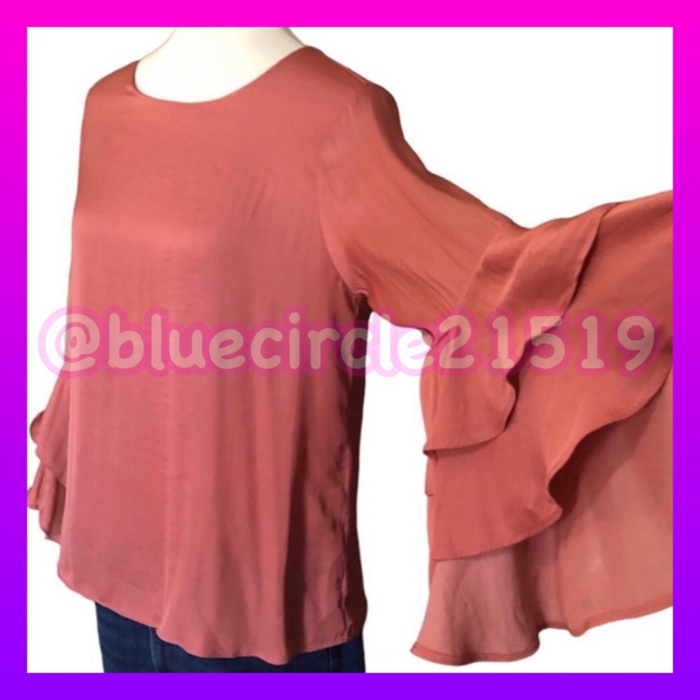 ⬇️ Naked Zebra Bells Are Ringing Coral Ruffled Bell Sleeve Blouse
•Size Medium